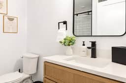 Light-Filled 1BR Near Capitol Hill & Union Market - Image 4