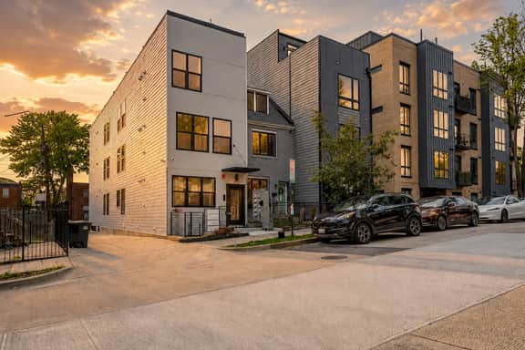 Light-Filled 1BR Near Capitol Hill & Union Market - Image 2