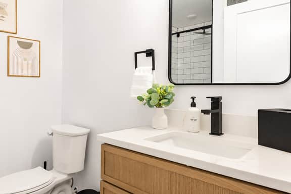 Light-Filled 1BR Near Capitol Hill & Union Market - Image 4