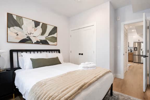 Light-Filled 1BR Near Capitol Hill & Union Market - Image 3