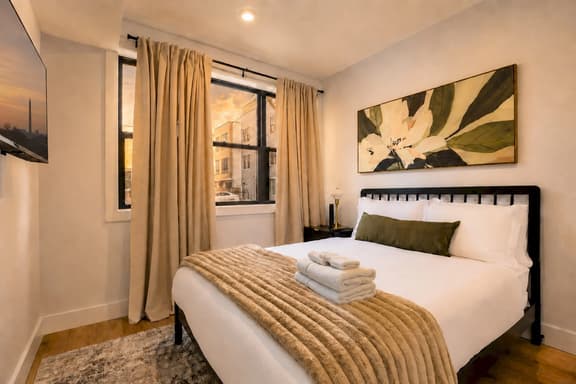 Light-Filled 1BR Near Capitol Hill & Union Market - Image 1